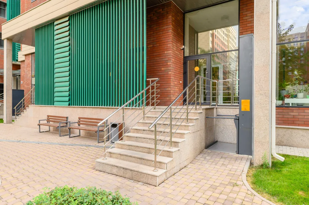 Трехкомнатная квартира с видом на горы в центре города