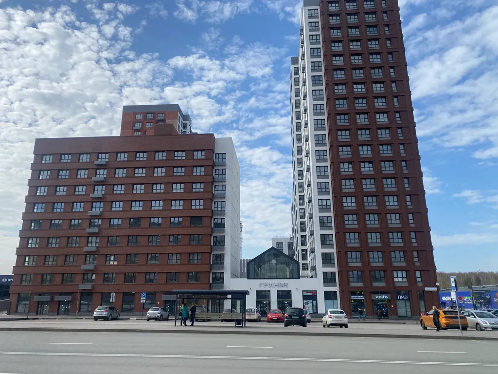 Отличная квартира в живописном месте города с видом на лес и город