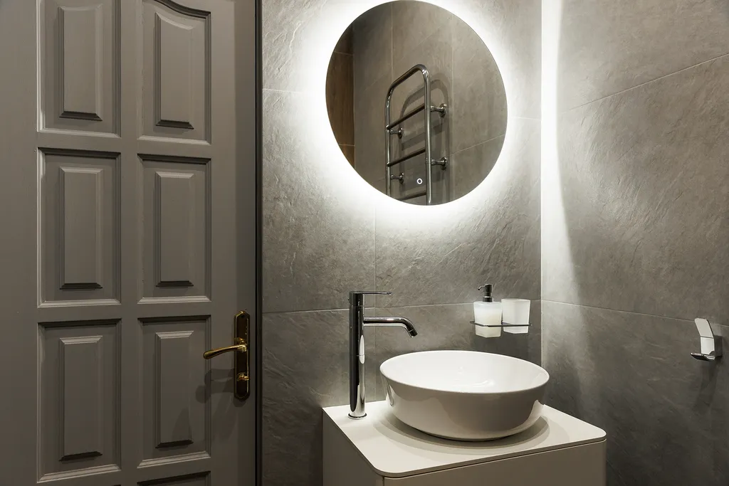 Современный дом с бассейном и сауной для большой компании