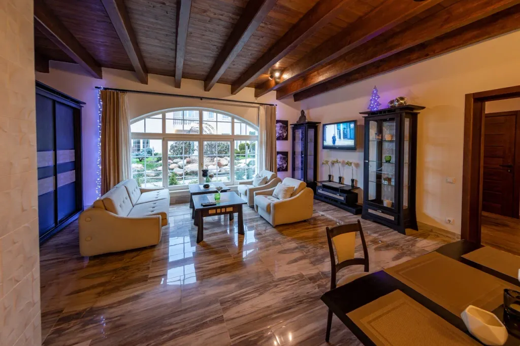 Вилла дзен с ванной спа и террасой с видом на сад