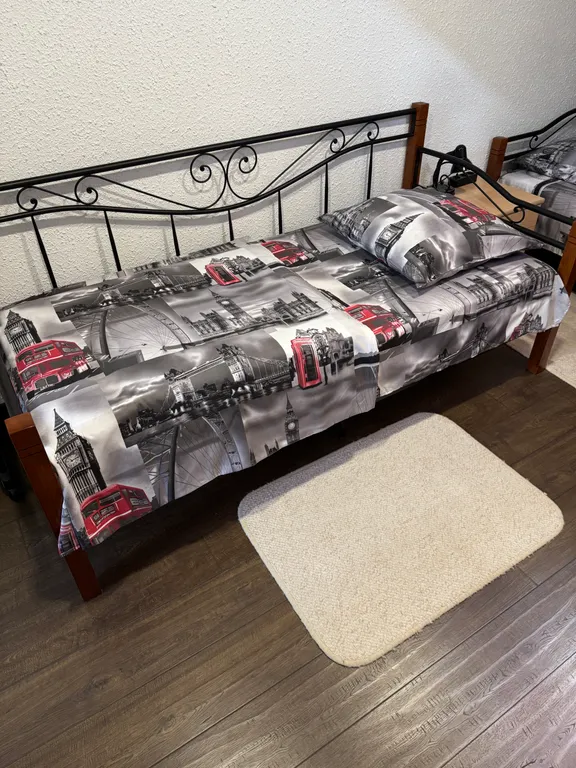 On two levels with two bathrooms