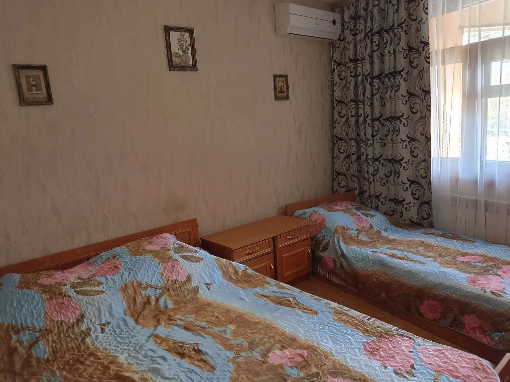 Двухкомнатная квартира в частном доме