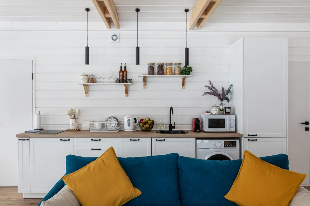 Новый панорамный дом с лесом на участке