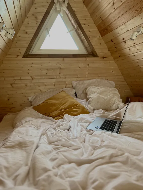 Дом A-frame у подножья горы