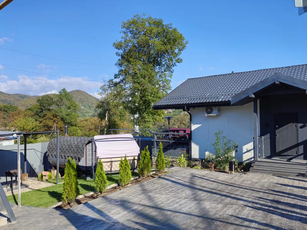 Уютный дом с теплым бассейном, дровяной баней и сибирским чаном