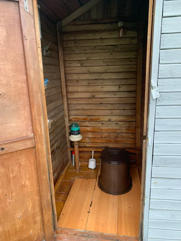 Живописный дом на природе недалеко от города