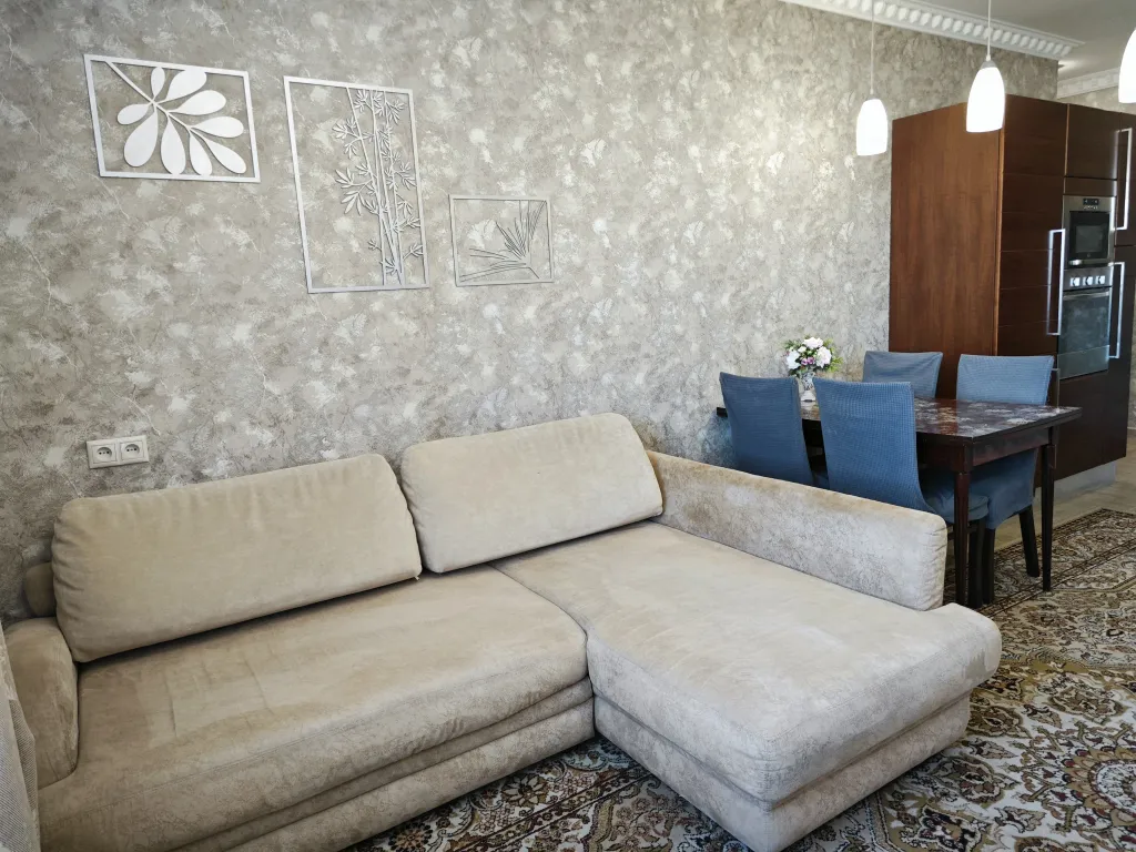 Евротрешка Луна, ЖК Белый Аист