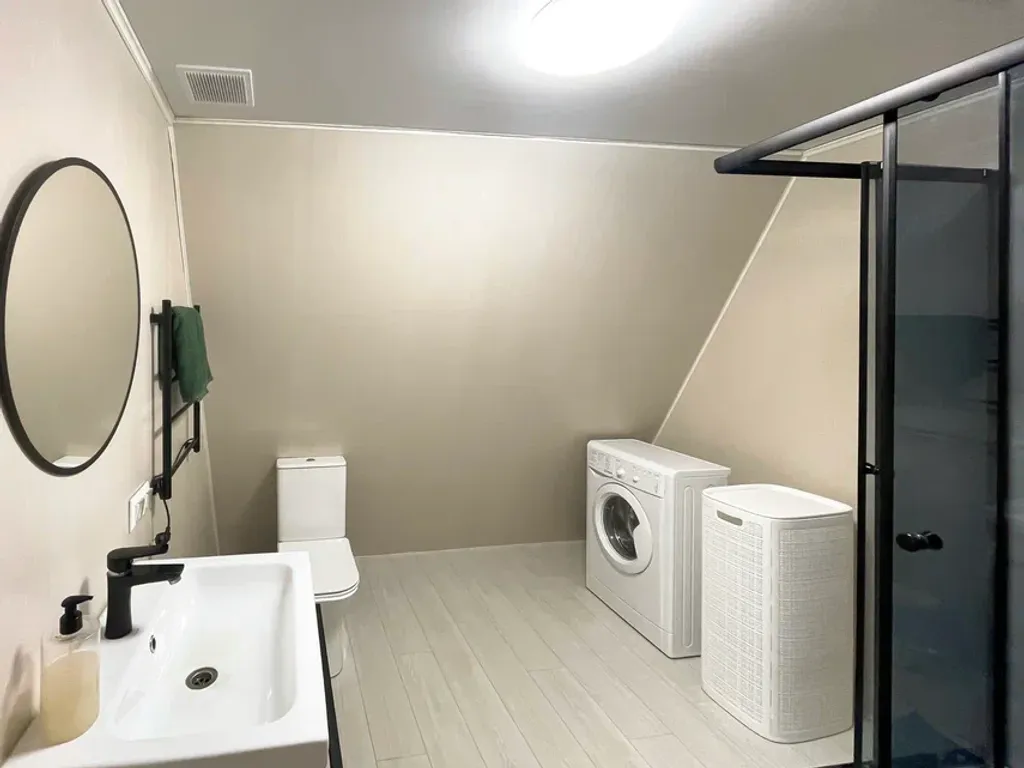 Домик с баней в лесу