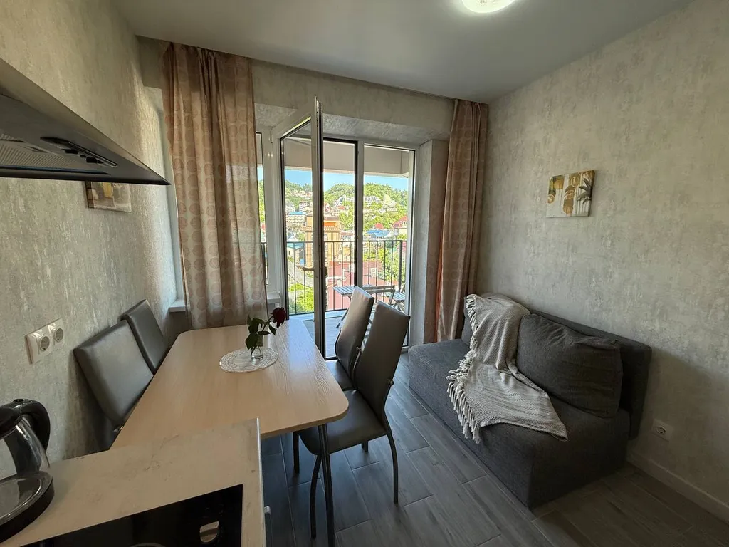 Двухкомнатная квартира с видом на море, на территории бассейн, детские