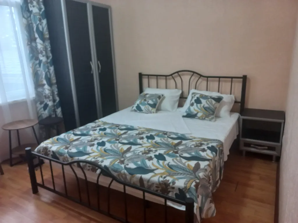 Квартира Стандартный двухместный номер — аренда посуточно в Гагра