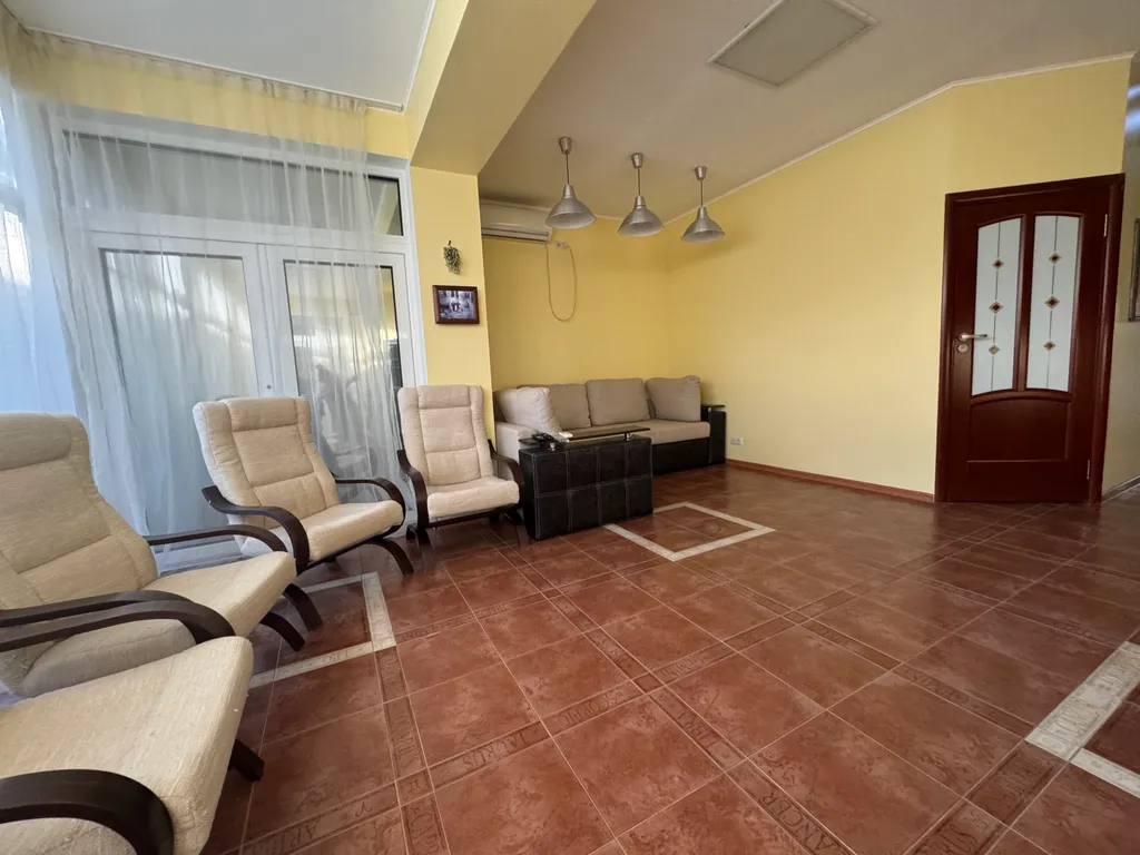 Дом с бассейном