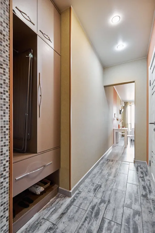 Студия у ЖД вокзала, в центре города