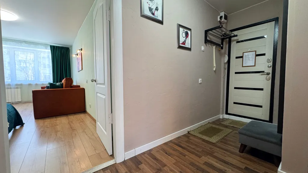 Двухкомнатная квартира с раздельными комнатами рядом с Норд Ареной