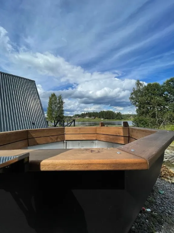 Дом с видом на озеро рядом с Ладожскими шхерами