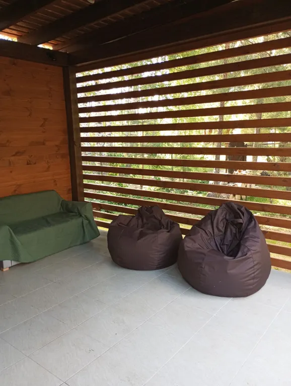 Дом с беседкой на берегу водохранилища