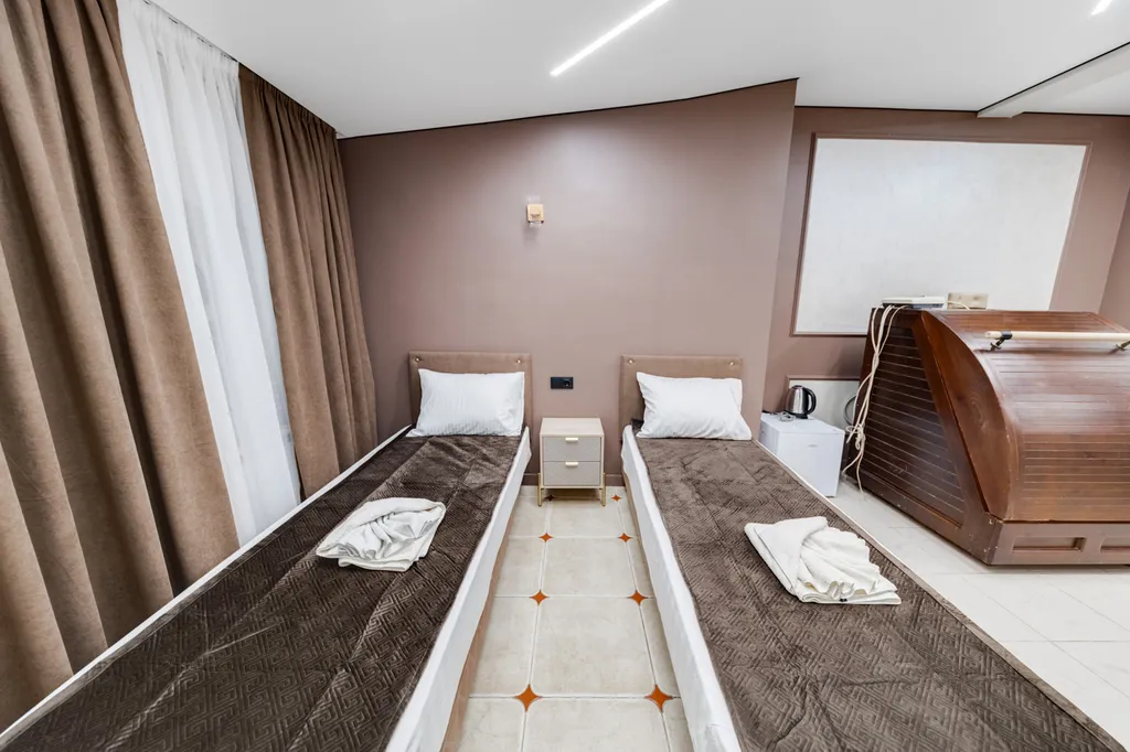 Полулюкс трехместный с балконом