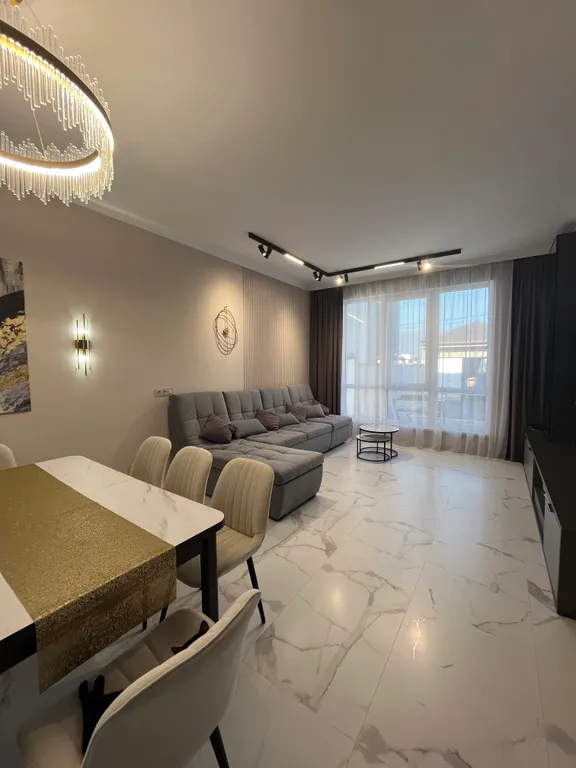 Новый дом с бассейном