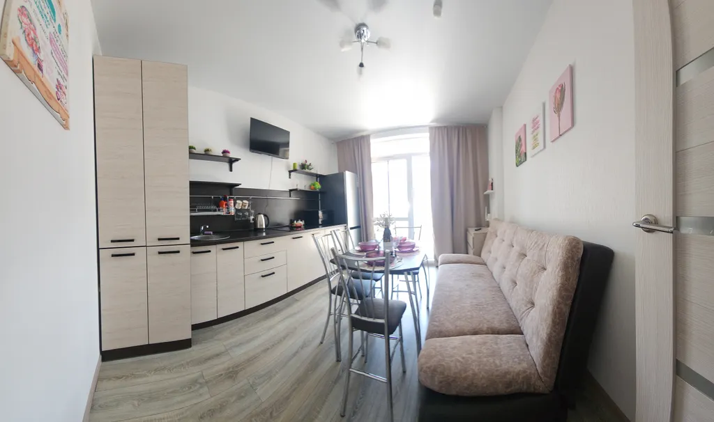 Евротрешка в корпусе с бассейном