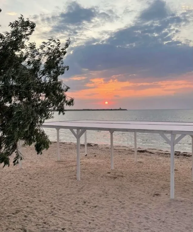 Апартамент с видом на море, первая береговая линия, во дворе бассейн