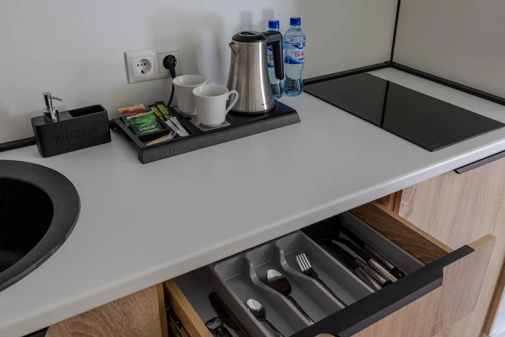 Стильный номер с балконом и кухонной зоной