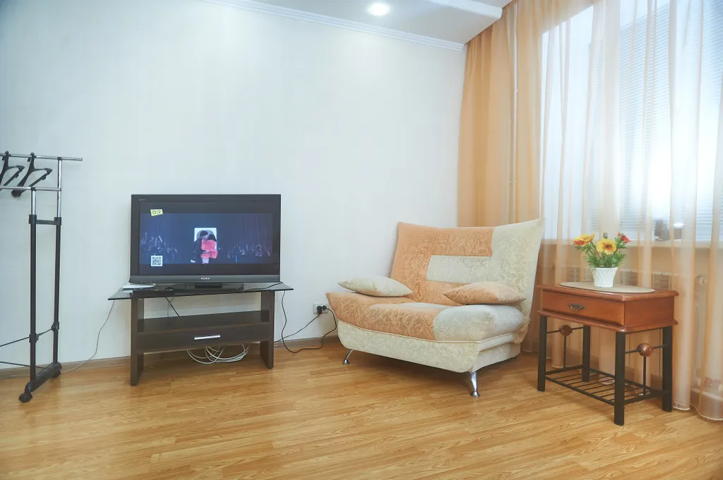 Двухкомнатная с изолированными комнатами в центре рядом с зоопарком