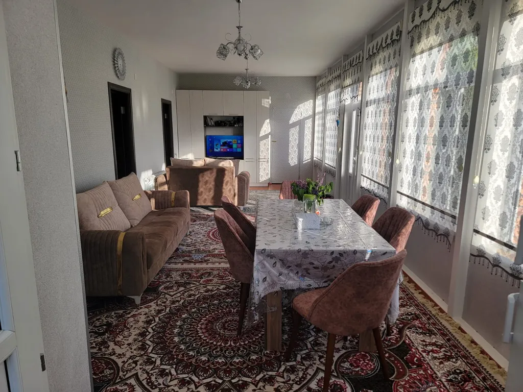 Вилла с садом и видом на горы