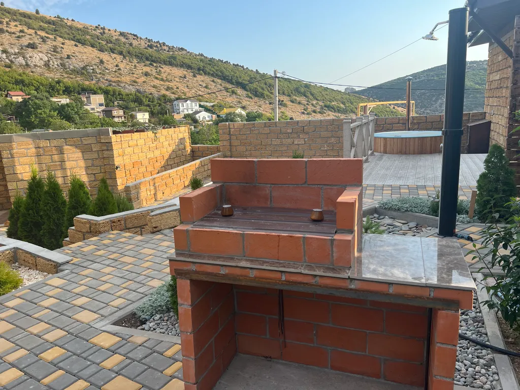 Уютный номер в доме  с беседкой и бассейном