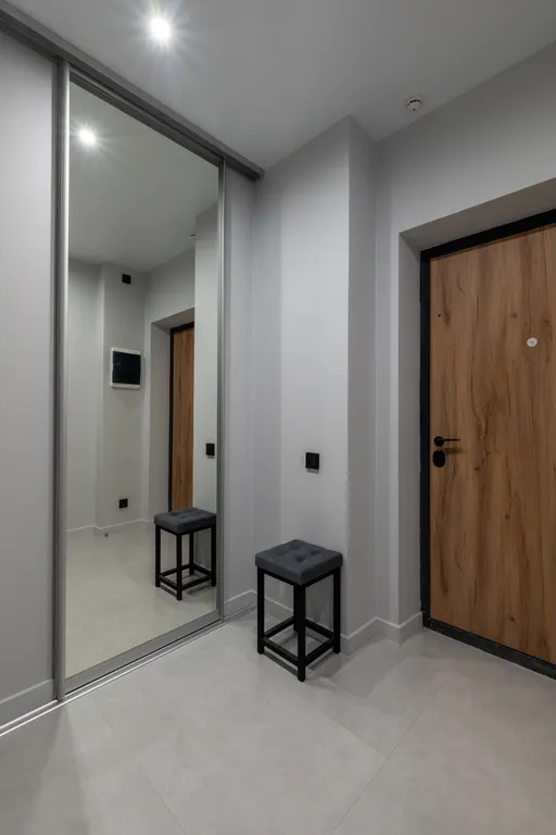 Светлая квартира с креслом на балконе