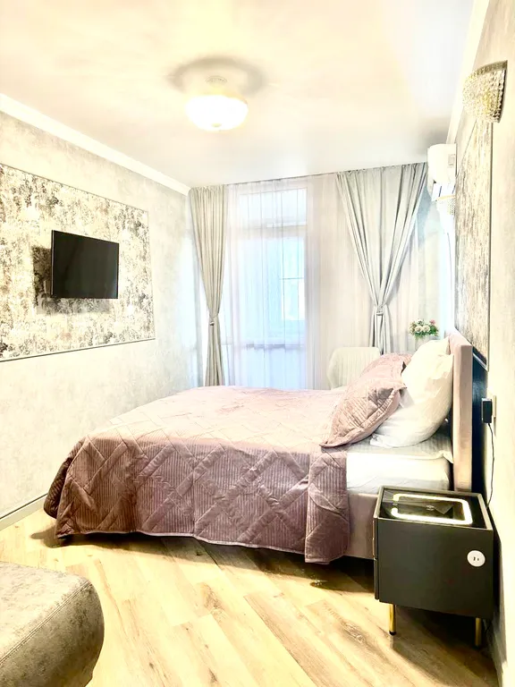 Новая квартира в самом центре на набережной