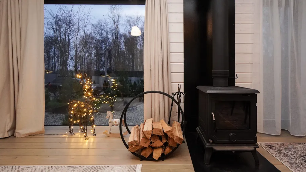 Уютный панорамный дом с баней в лесу