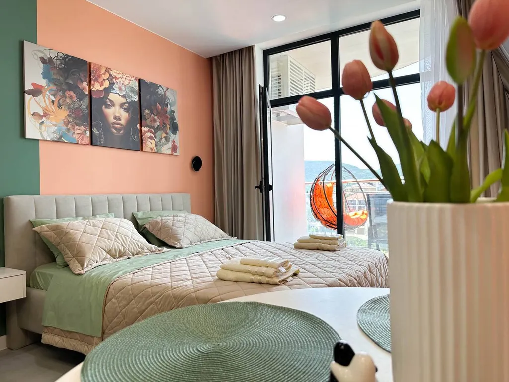 Апартаменты с видом на море и горы в доме бизнес класса