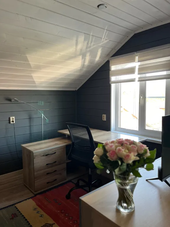 Большой дом с баней на участке