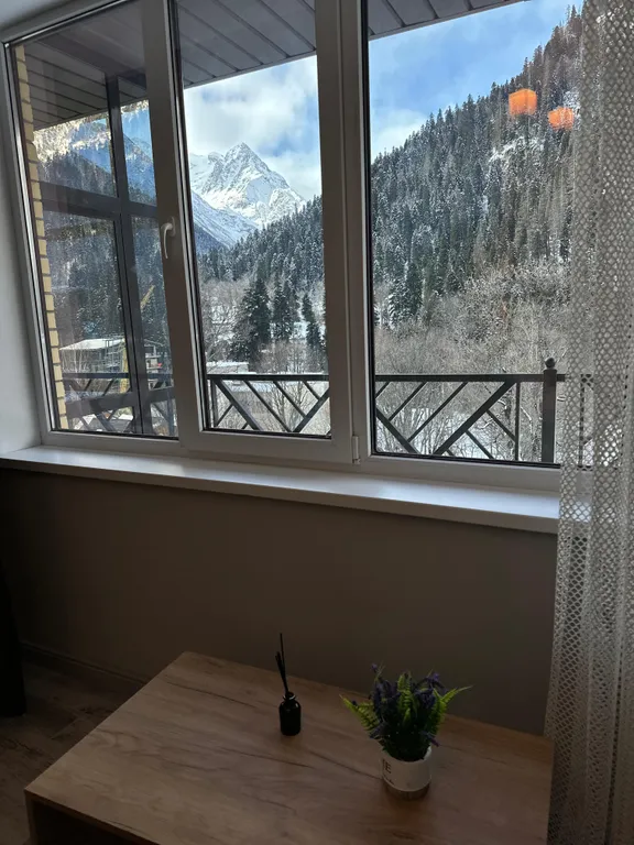 Квартира с дизайнерским евроремонтом и кухонной зоной