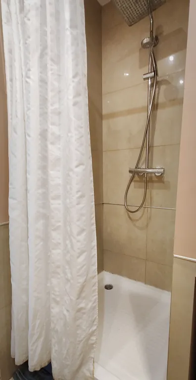 Квартира с массажным креслом и аквариумом