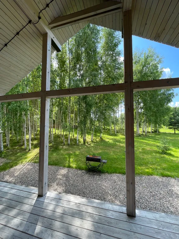 Дом в березах