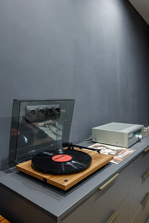 Дом на берегу реки