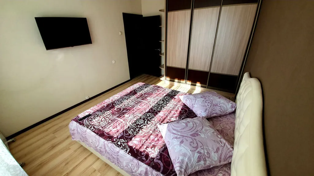 Большая двухкомнатная квартира до 6 человек от сети «RoomOnDay»