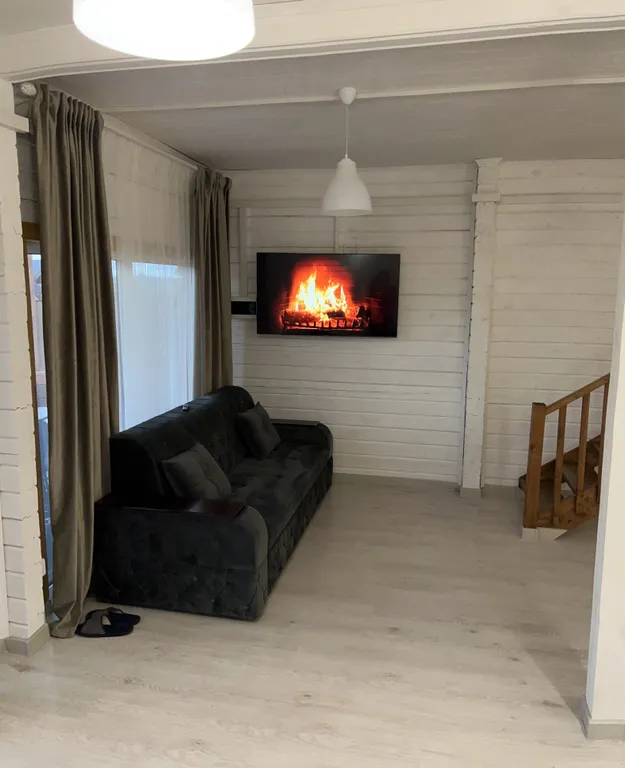 Деревянный коттедж на берегу Каспийского моря