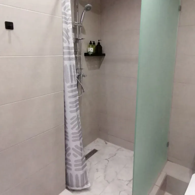 Просторная студия с видом на лес