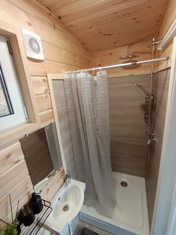 Домик с баней и купелью на дровах на участке 20 соток