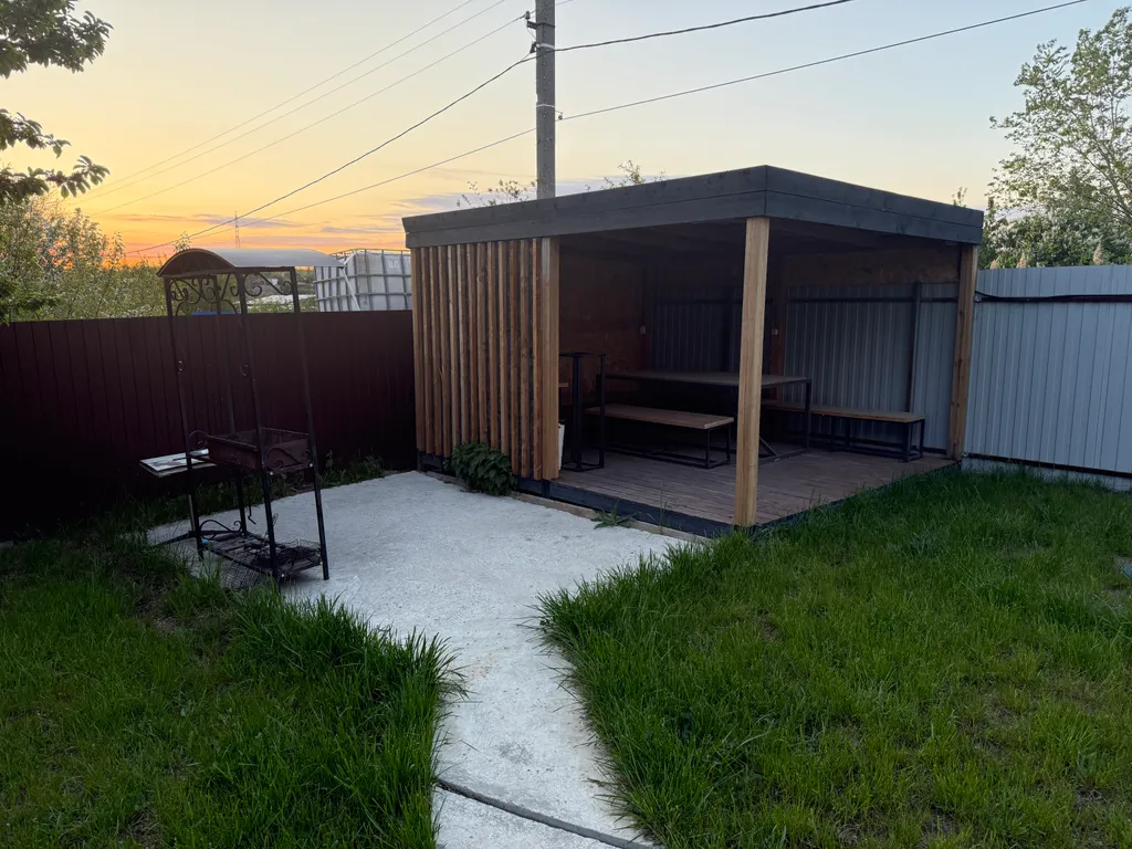 Дом с баней и бассейном на снт Металлург