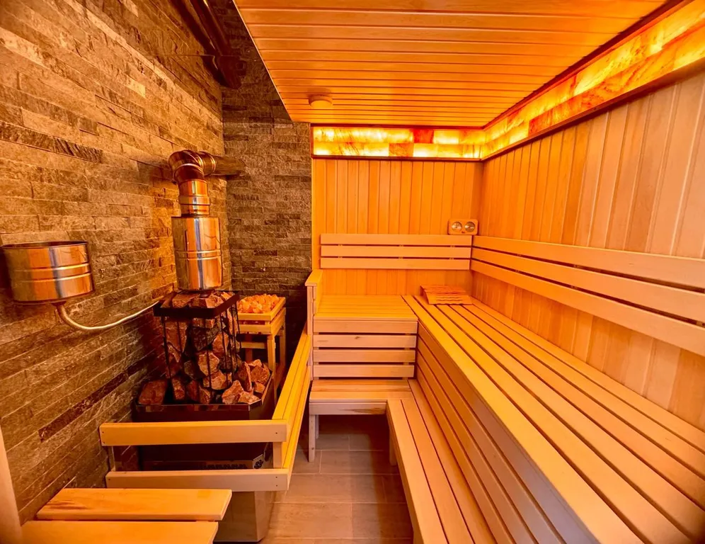 Коттедж Дом с большим бассейном в окружении леса, гор и реки — Горячий Ключ