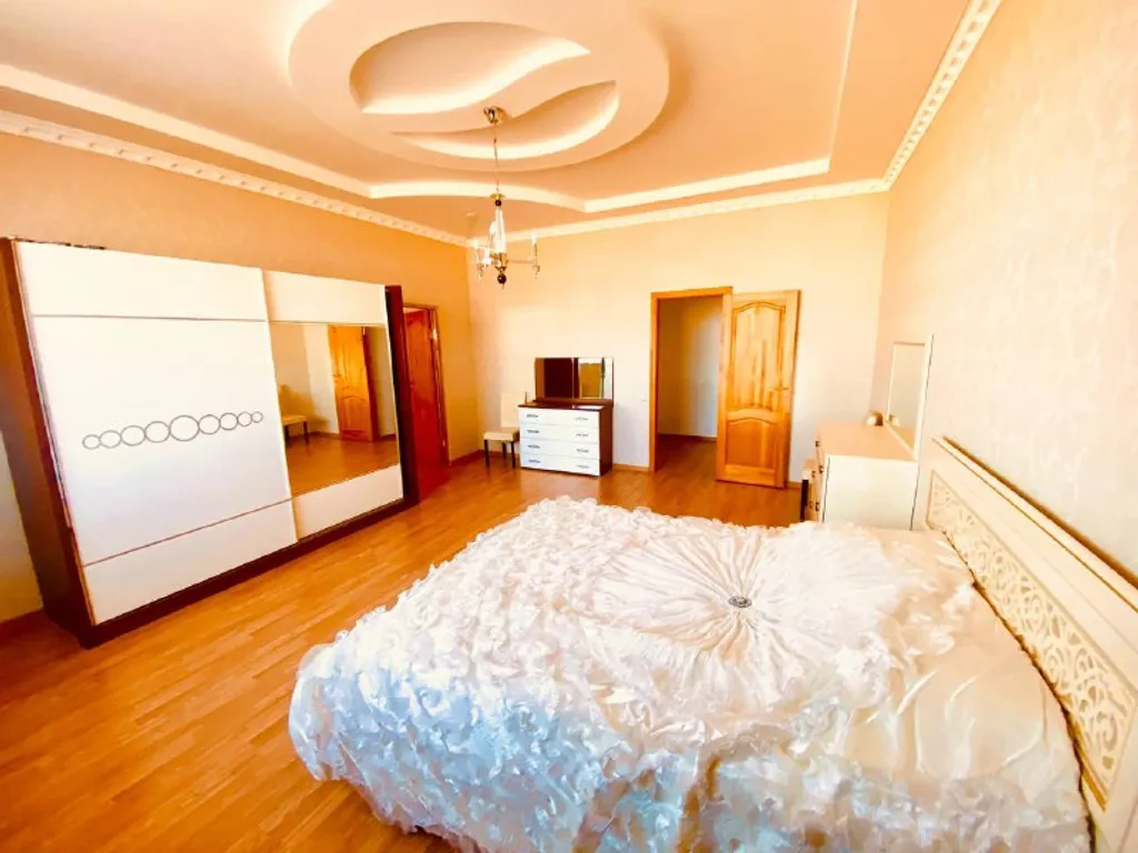 4-комнатная Квартира