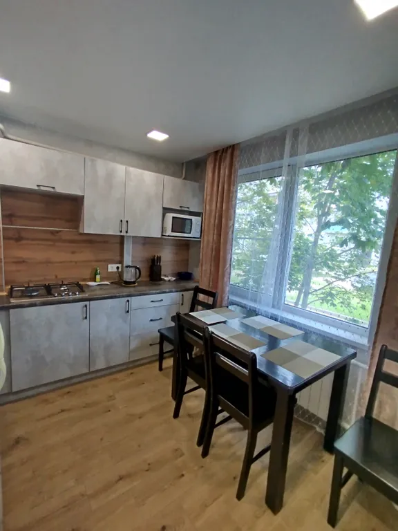 Трёхкомнатная семейная квартира с современными ремонтом Центр города