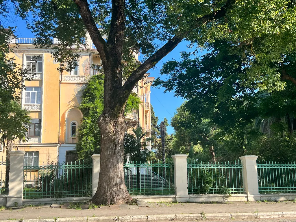 Квартира у песчаного пляжа в Сухуме