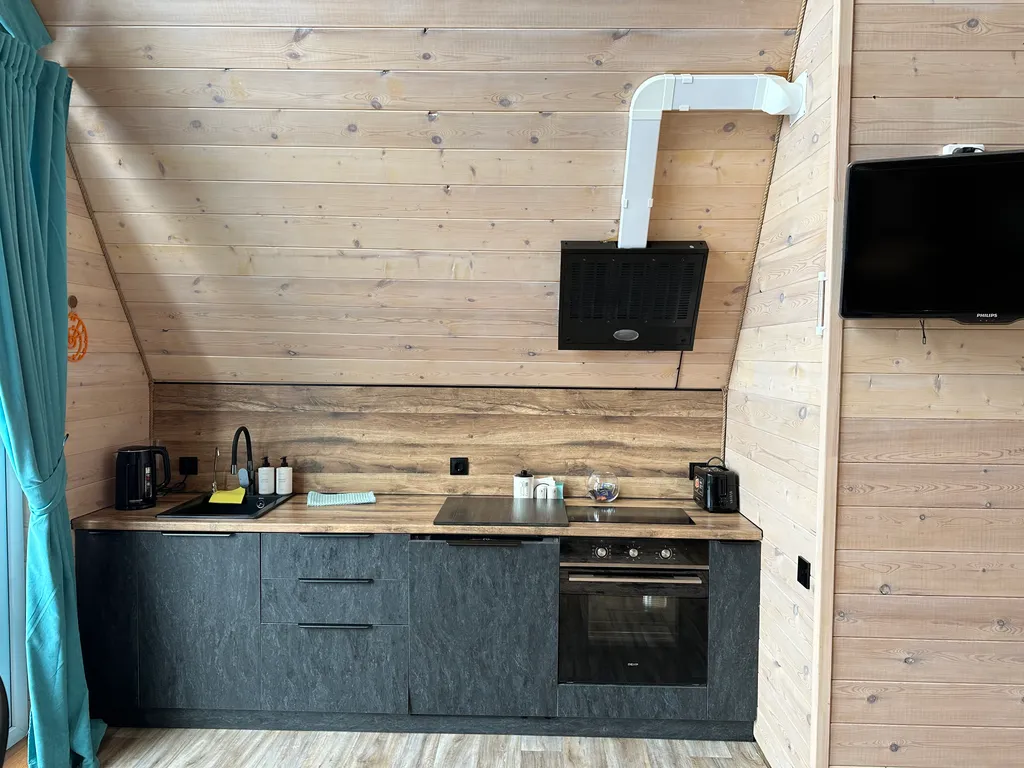 Уютный дом с красивым видом на зелёную гору