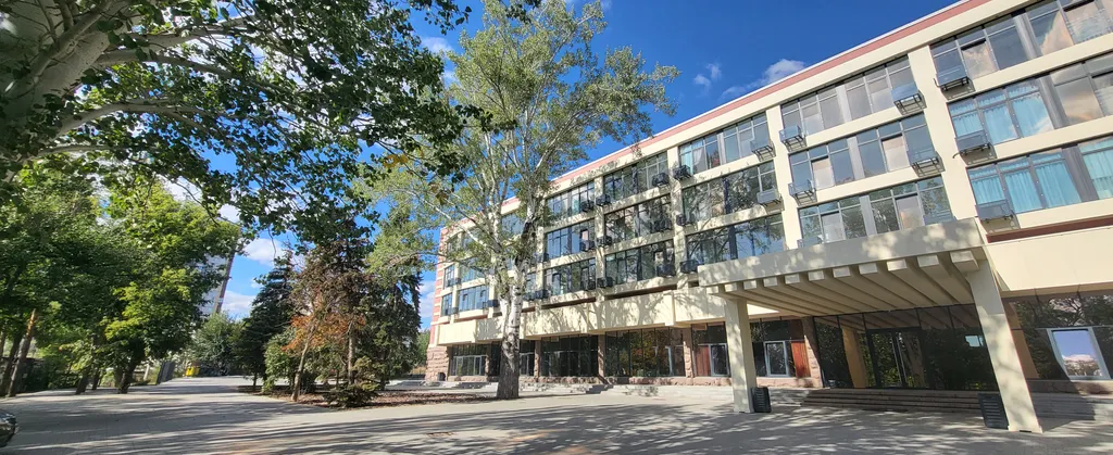 Апартаменты в самом центре рядом с вокзалом с охраняемой парковкой