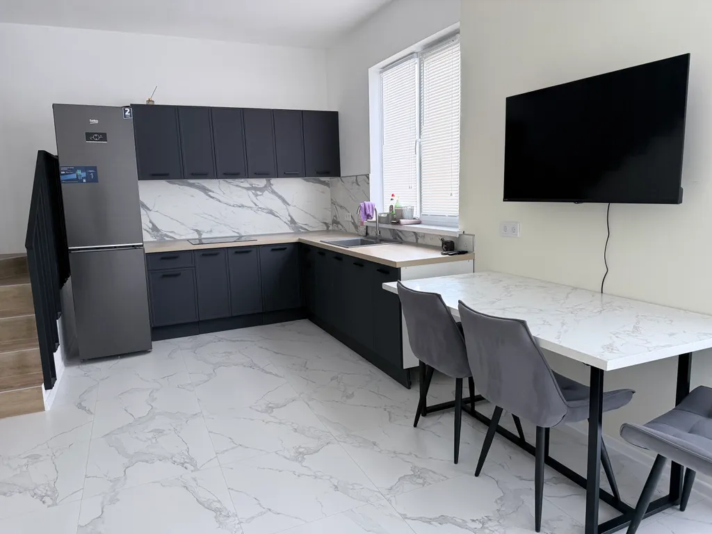 Коттедж Домик с тремя спальнями — Новороссийск