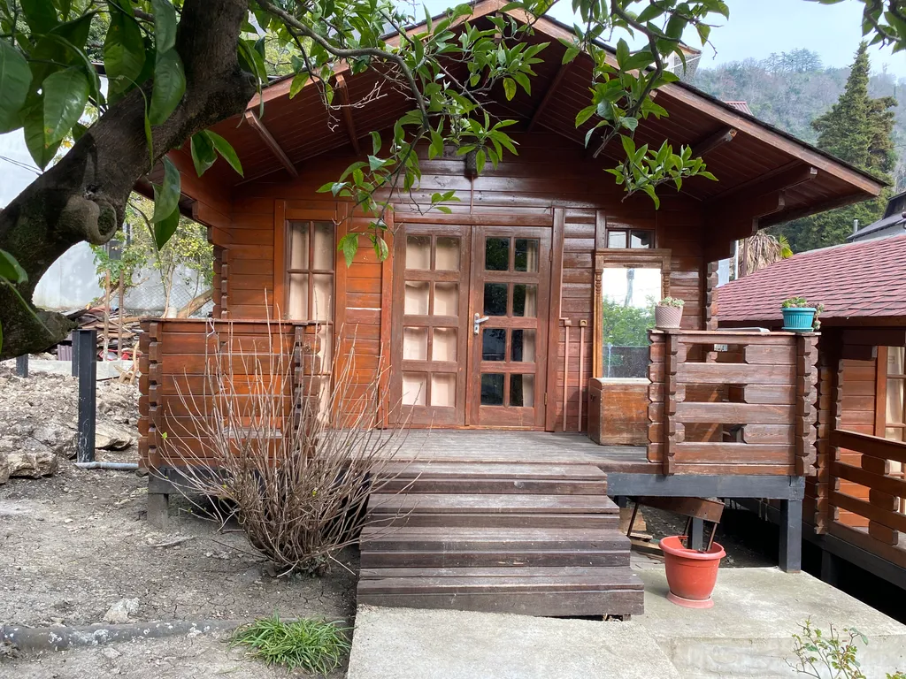 Коттедж у водопада