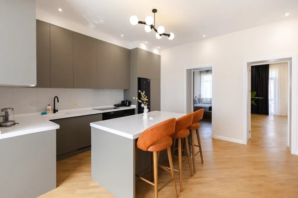 Современная квартира с двумя спальнями и новым ремонтом в центре